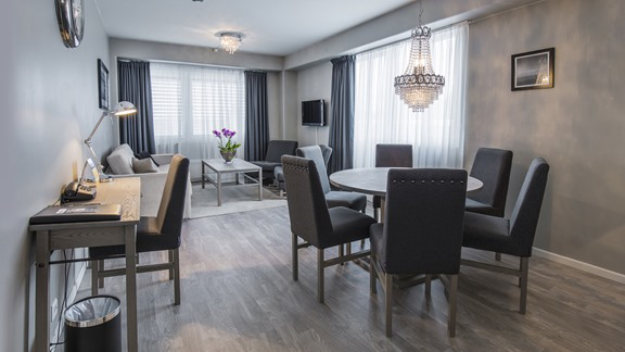 Suite 300, family room, suite